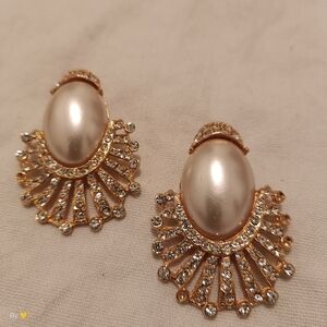 Elegant Gold and Pearl Earrings